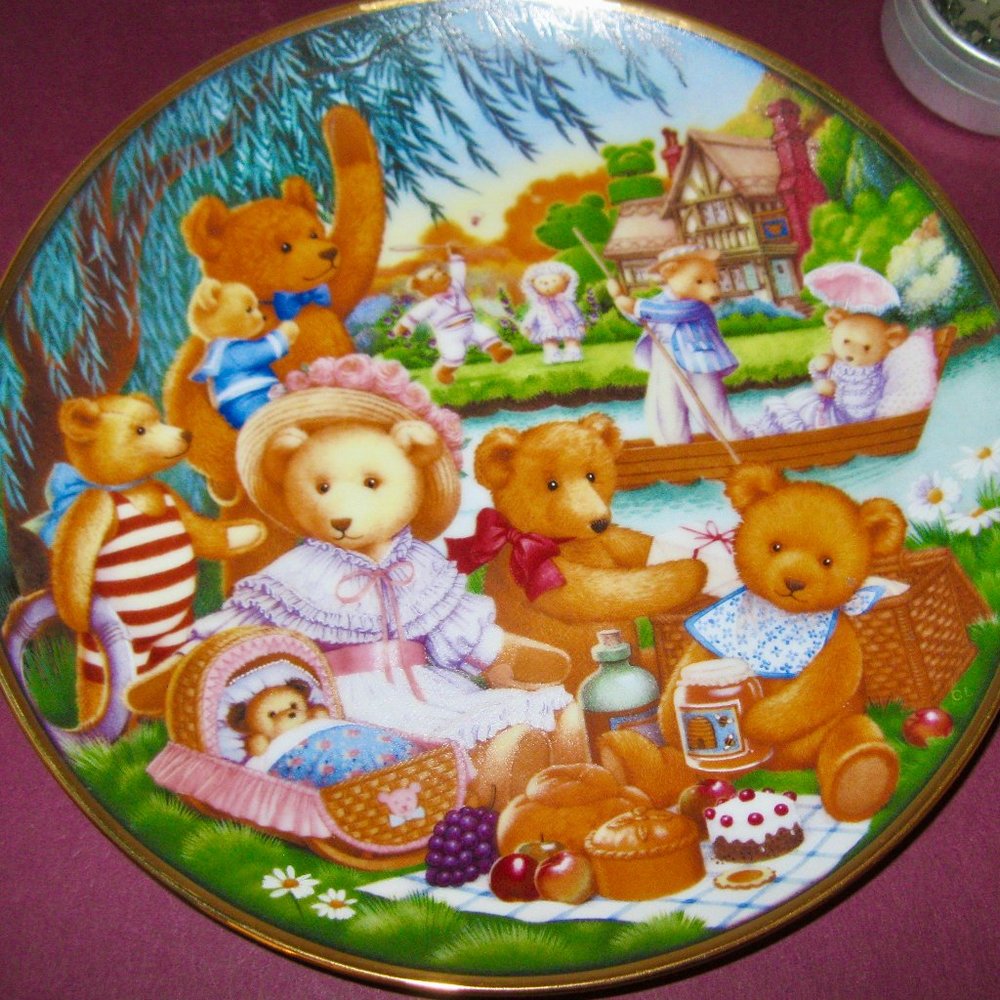 "A TEDDY BEAR PICNIC" FRANKLIN MINT PORCELAIN CHINA DECORATIVE PLATE-SIGNED"